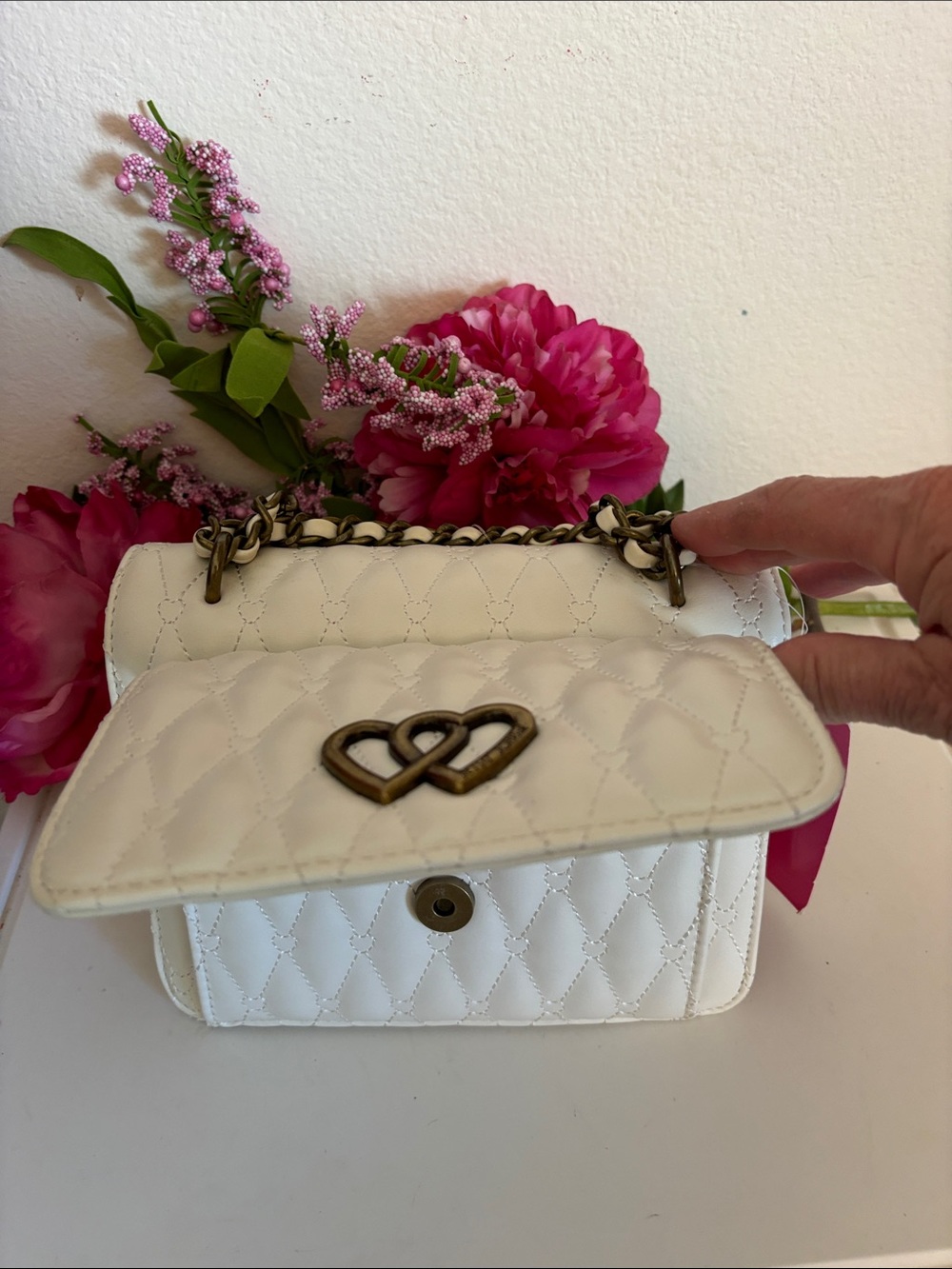 NWT Betsey Johnson Creamy White Quilted Crossbody/Shoulder Bag With Chain Strap - Picture 3 of 9